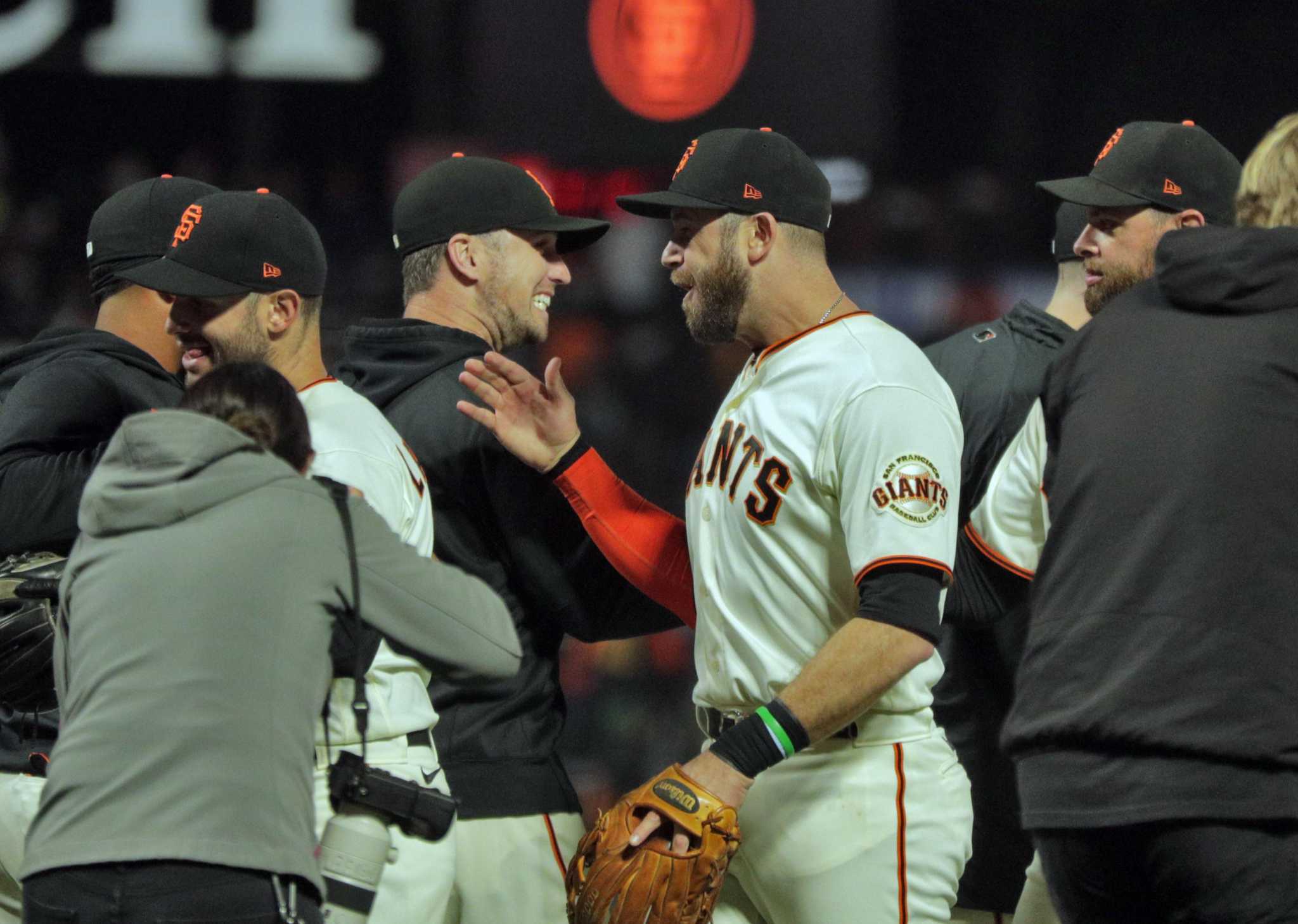 SF Giants News: Giants clinch winning record for first time since