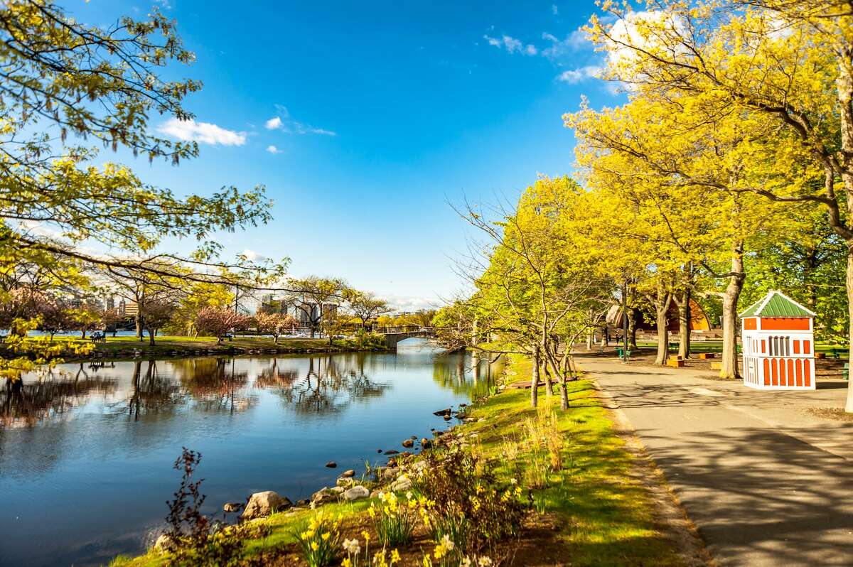 The Charles River Esplanade, a public park in Boston on the Charles River, traces the length of the river and connects to the Emerald Necklace.