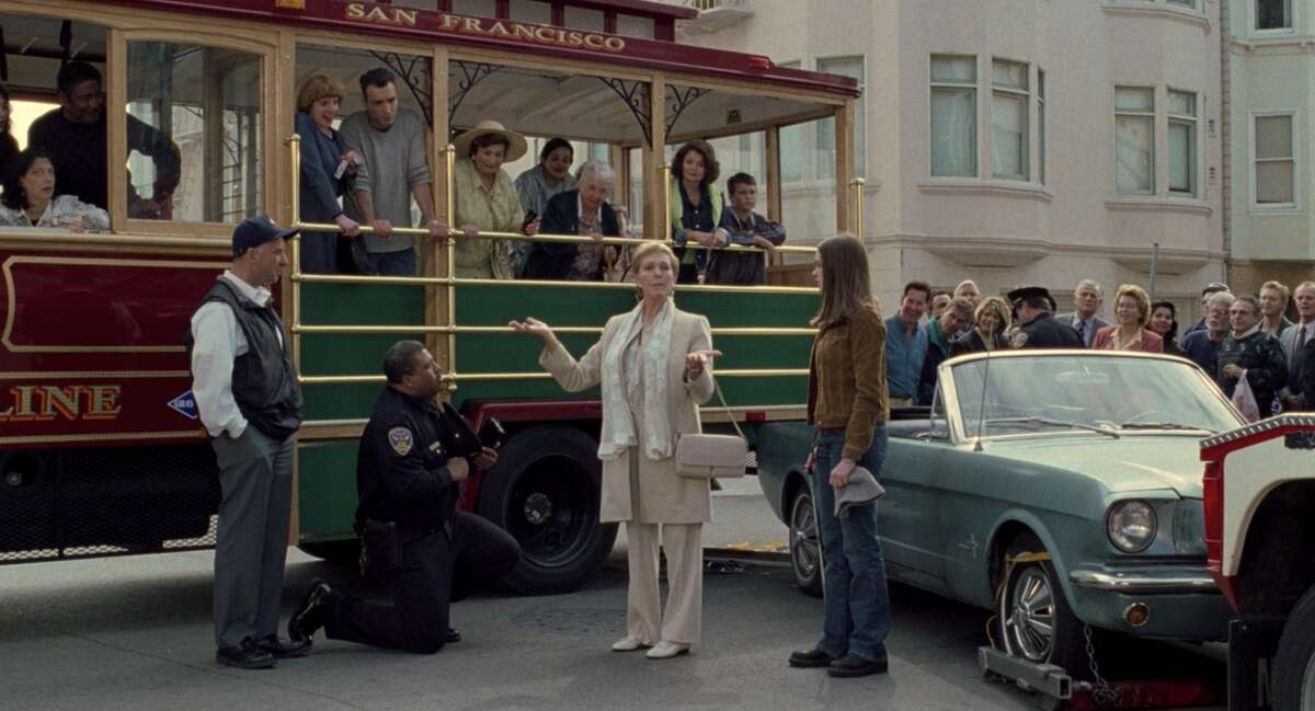 Queen Clarisse Renaldi (Julie Andrews) pretends to knight a police officer after Mia (Anne Hathaway) accidentally crashes her Mustang into a (fake) cable car. 