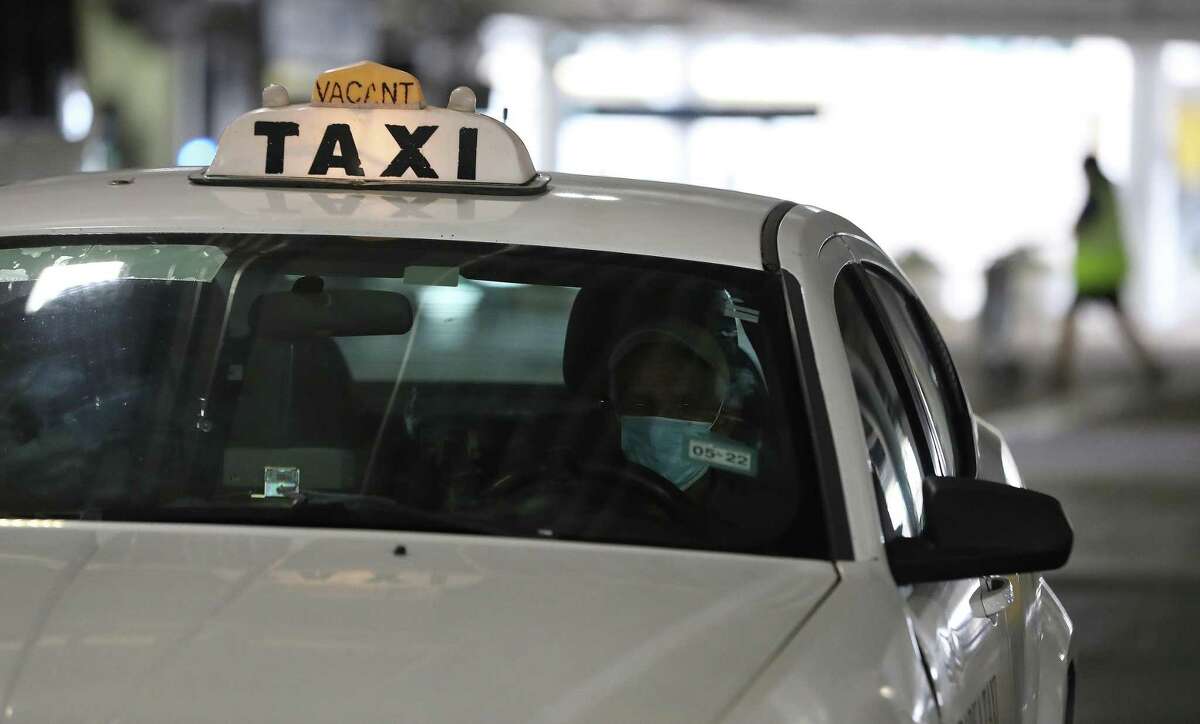 city-of-houston-rolls-back-regulations-on-taxis-drops-cap-on-permits