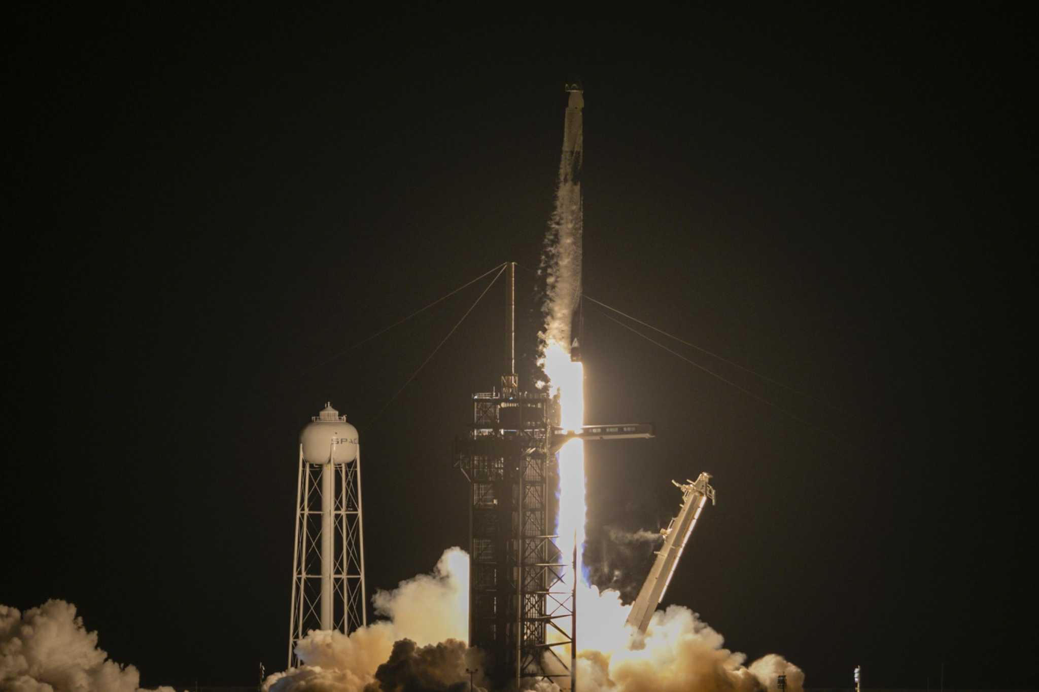 SpaceX launches Inspiration4, the first all-civilian flight into Earth's orbit - Vimarsana News