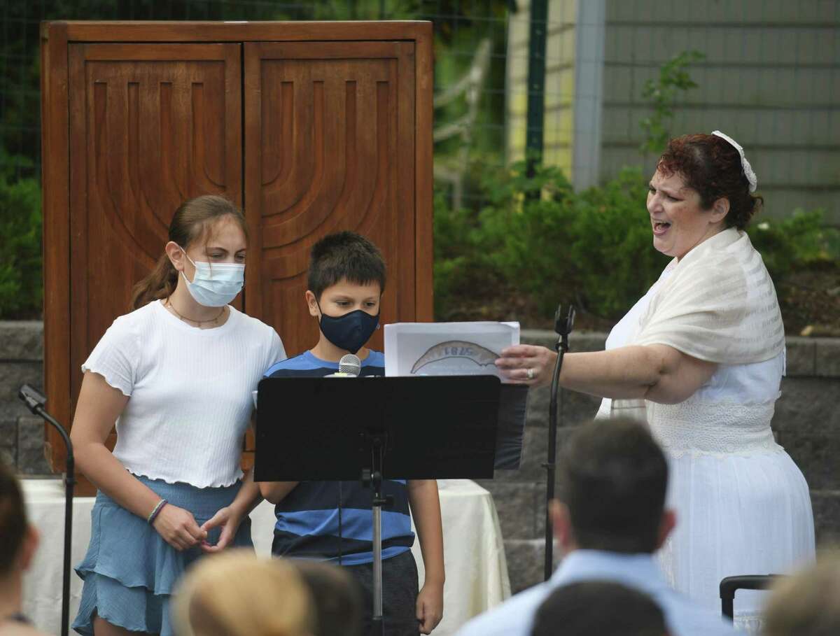 Children sing along with cantor Michelle Rubin during the Yom Kippur Family Service at the Greenwich Reform Synagogue in Greenwich, Connecticut on Thursday, September 16, 2021. Worshipers celebrated Yom Kippur, the day of Jewish Atonement, with variety of readings and songs.