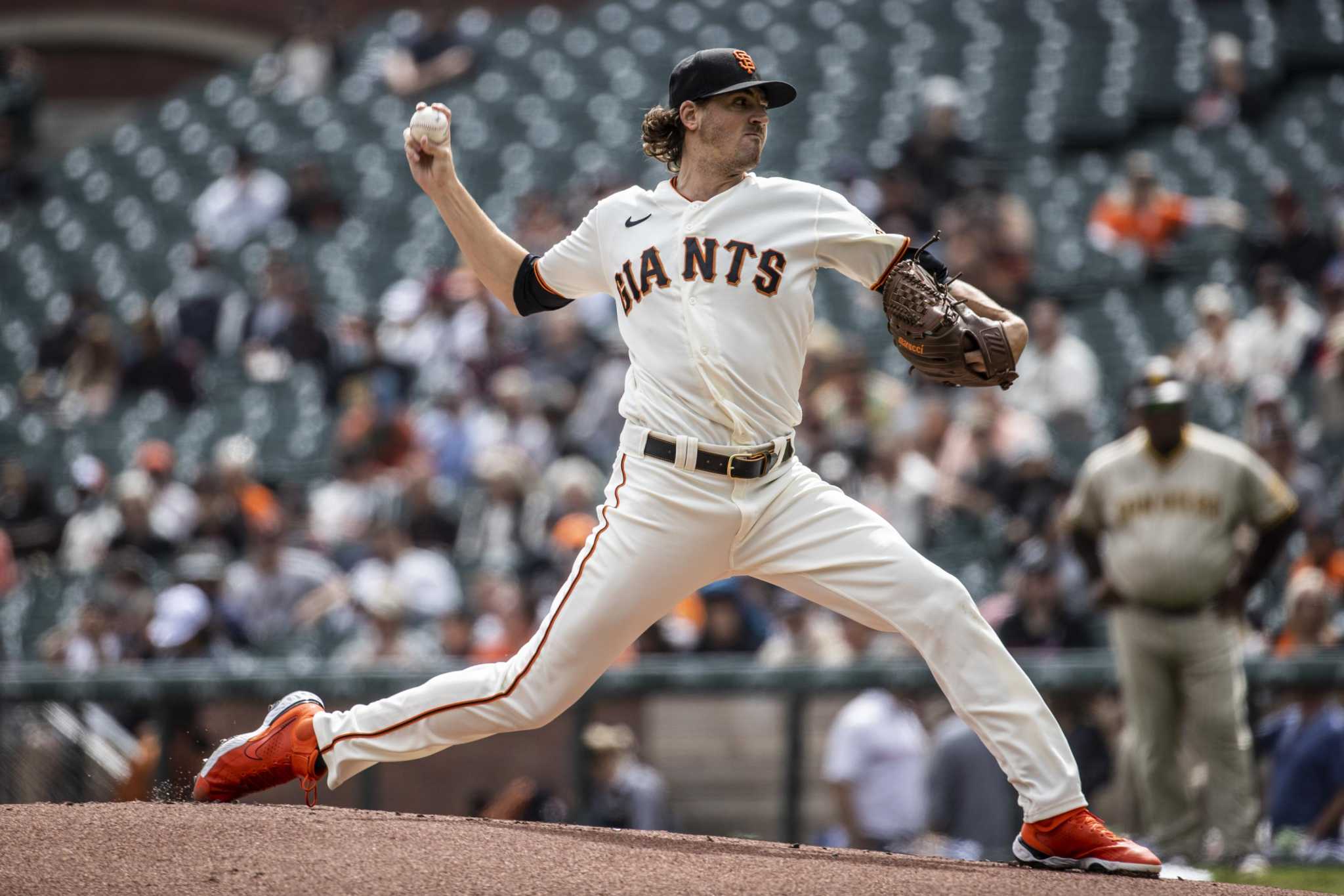 Kevin Gausman stays unbeaten as Giants keep rolling