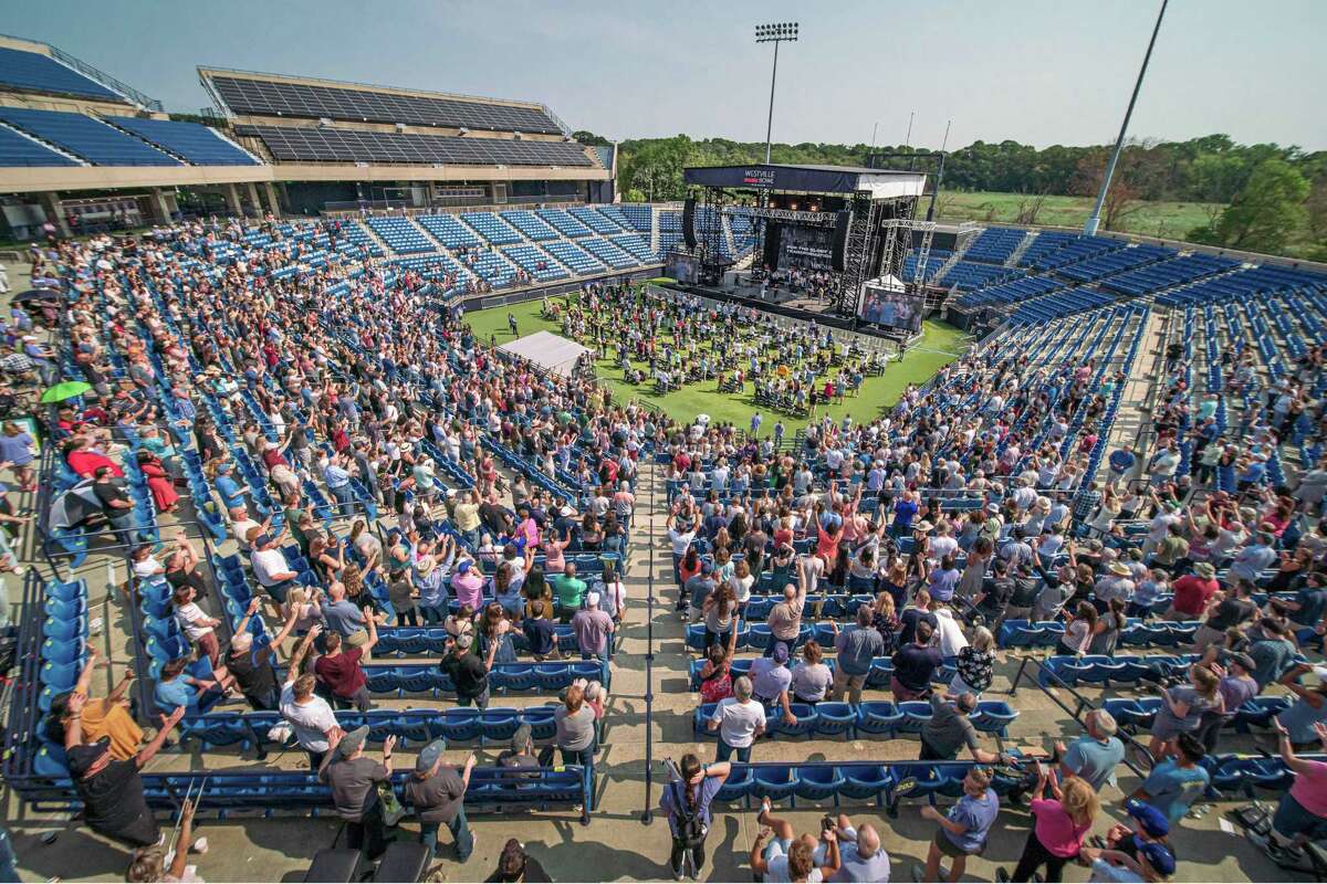 New Haven's Vox Church celebrates 10 years with Westville Music Bowl service