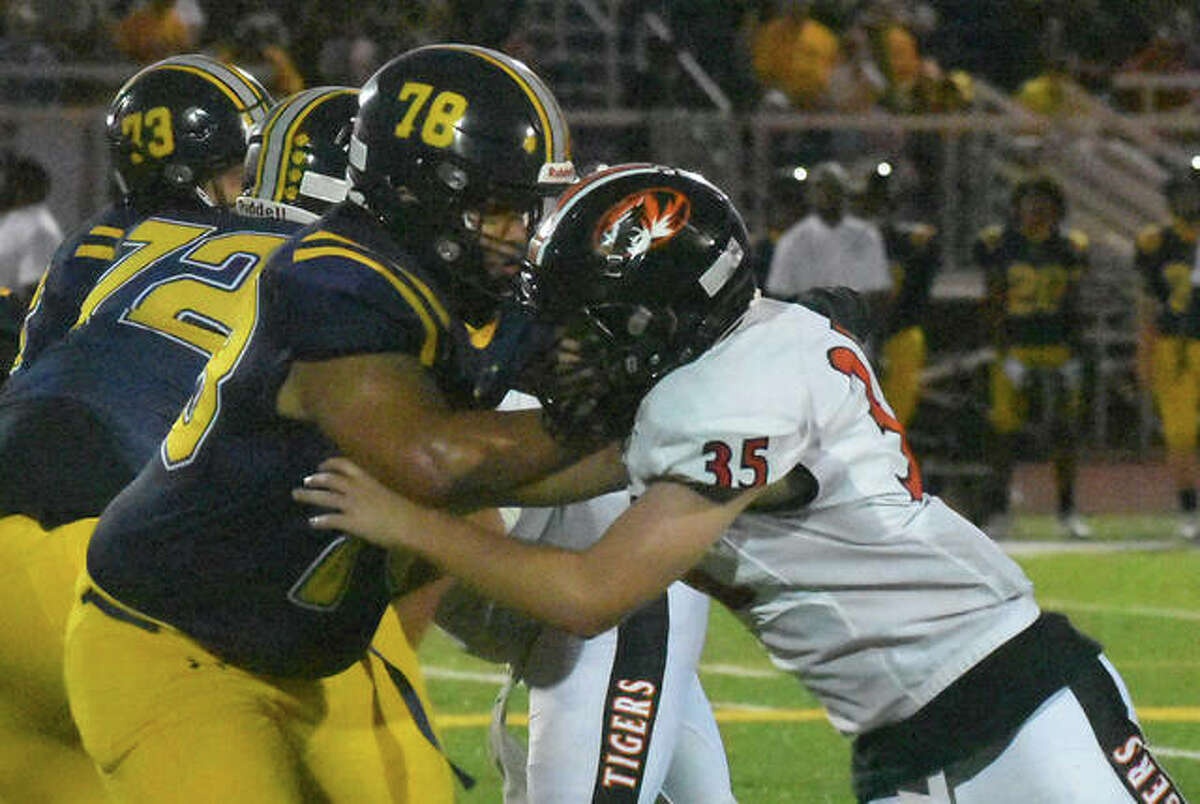 Edwardsville’s Carson Forsting tries to break through the O’Fallon offensive line during the first quarter.