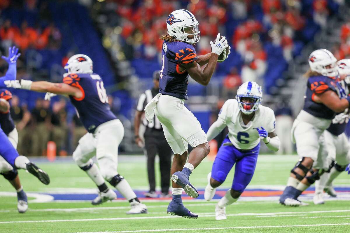 UTSA wide receiver Joshua Cephus turns after catching a pass over during the second half of their opening Conference USA football game with Middle Tennessee at the Alamodome on Saturday, Sept. 18, 2021. UTSA beat Middle Tennessee 27-13.
