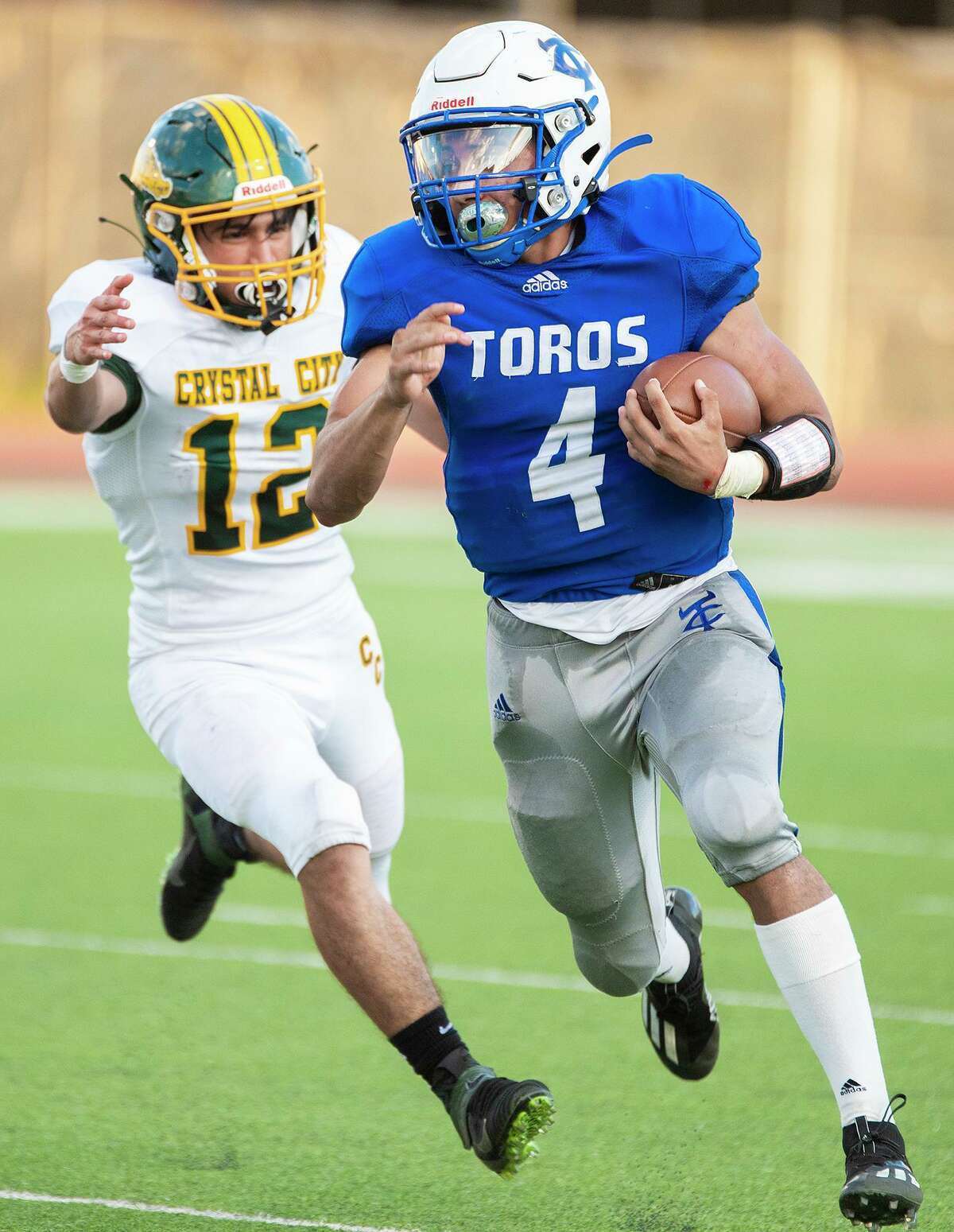 Speed has helped Cigarroa’s Ya-aqob Lozano run for 820 yards and 13 touchdowns during non-district play.