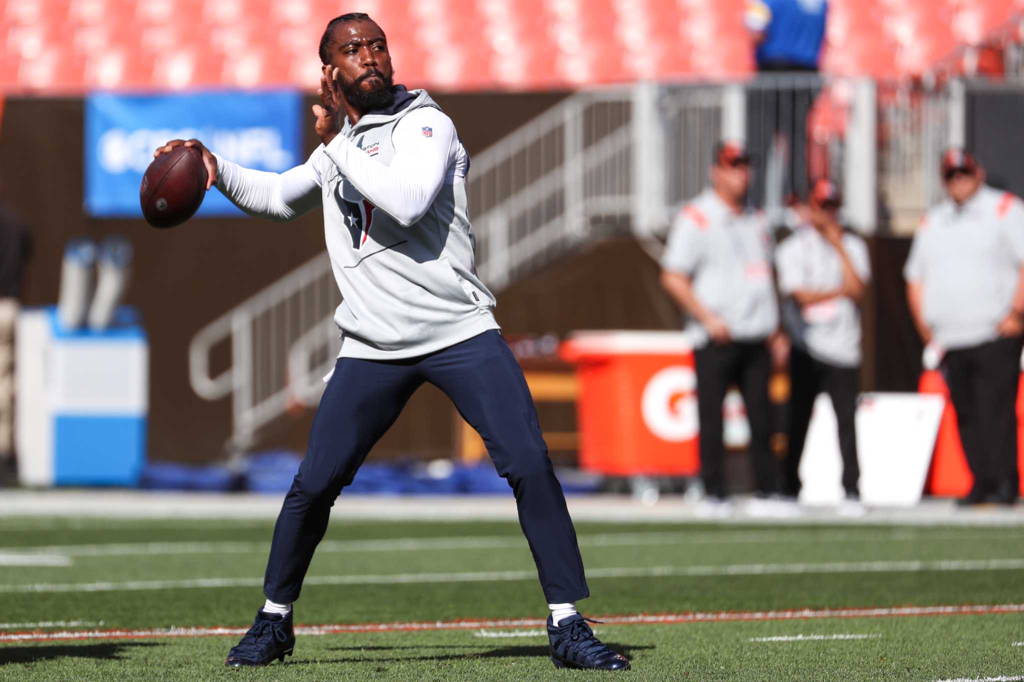 Texans' Tyrod Taylor to practice, healthy return would be 'a boost'