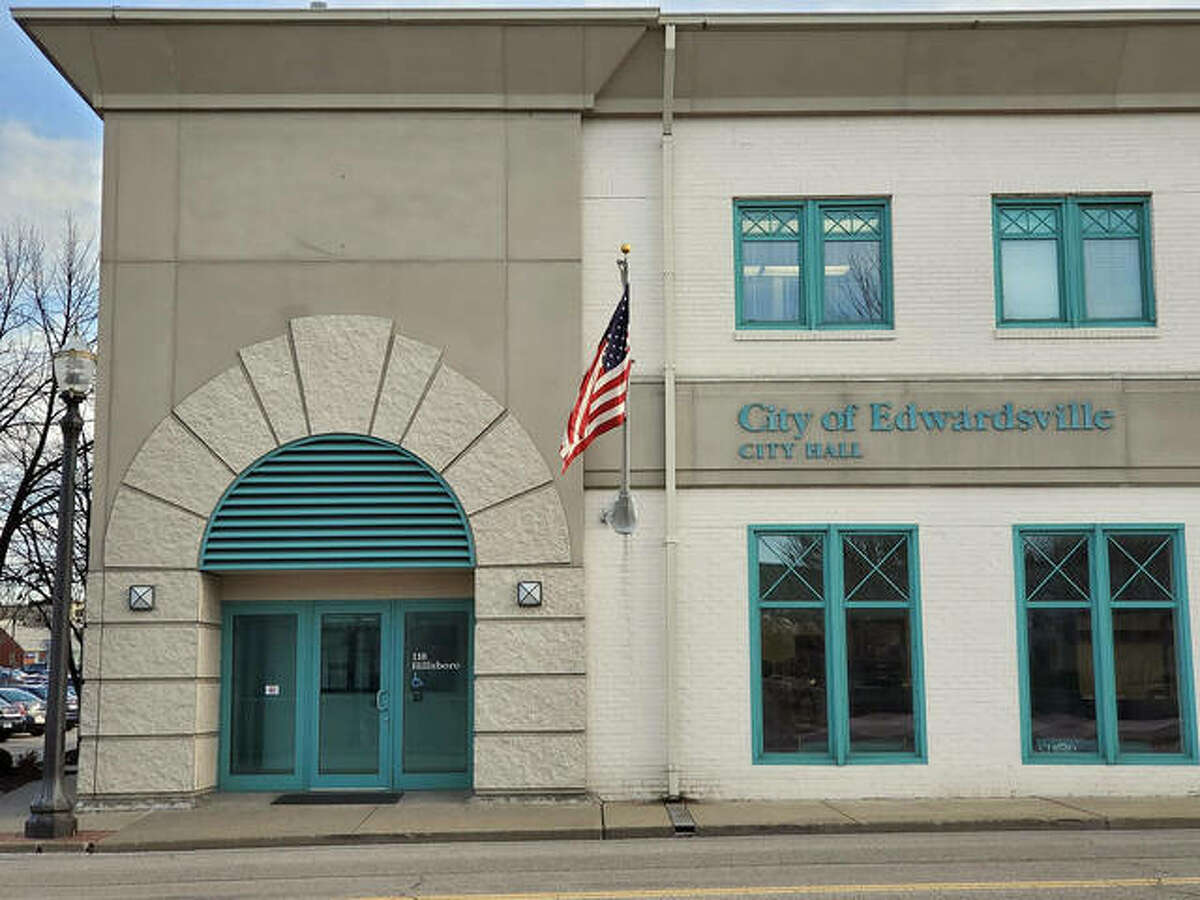 Edwardsville City Hall closed at 2 p.m. on Dec. 22 due to inclement weather. City hall will remain closed on Dec. 23, Dec. 26 and again on Jan. 2, 2023.