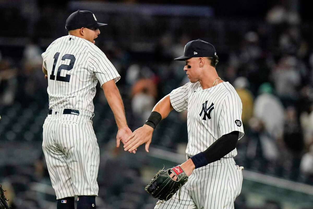 Yankees edge Rangers, gain in wild-card race