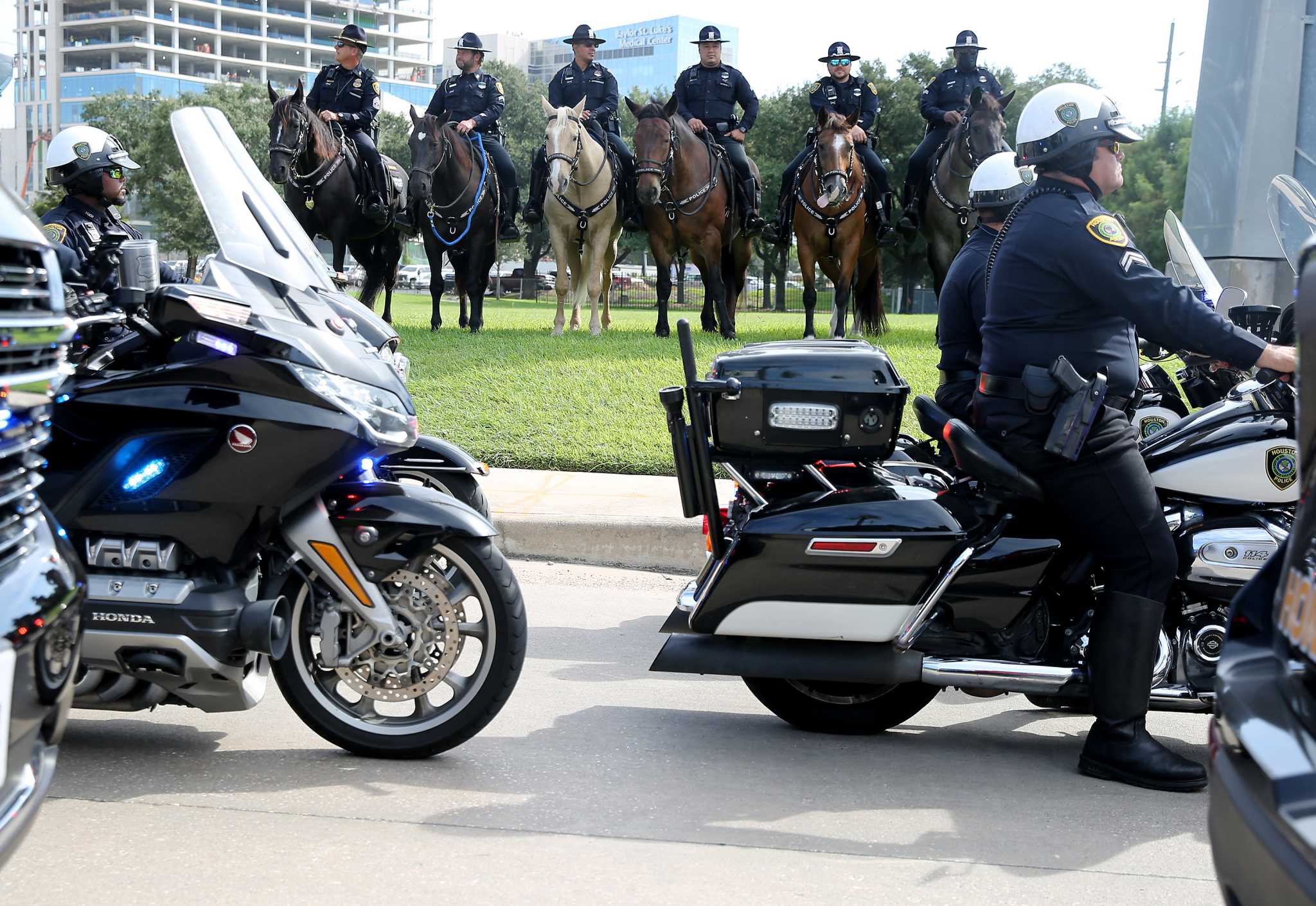 Hundreds of Houston cops escort body of slain HPD officer William 