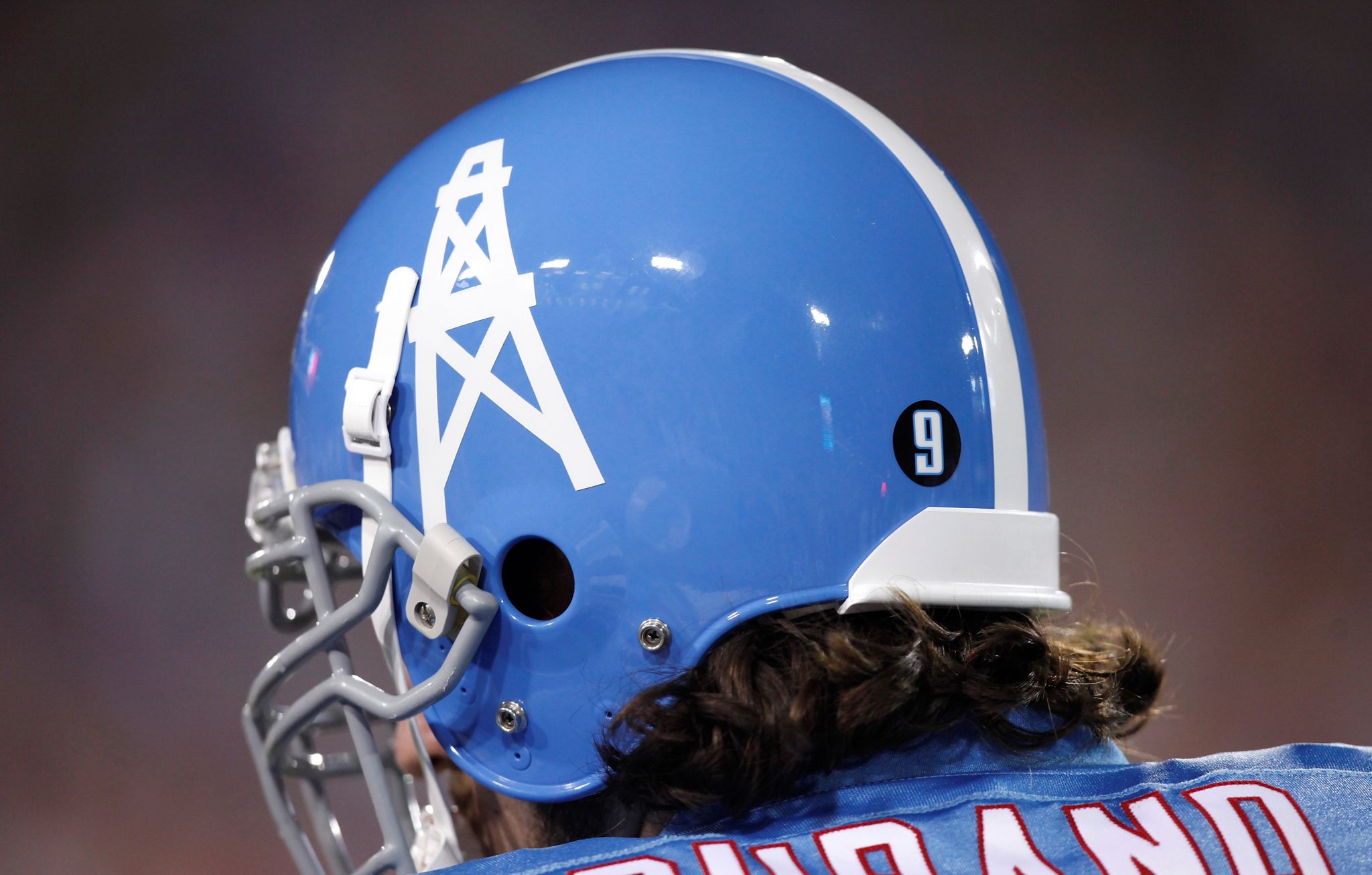 PHOTOS: 'Luv ya Blue' Houston Cougars honor Oilers history with popular  color scheme