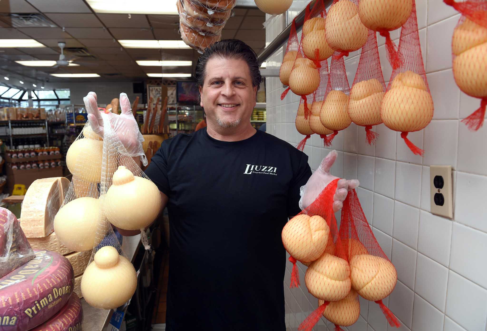 Say cheese Liuzzi family still feeding CT after 40 years and 5 generations