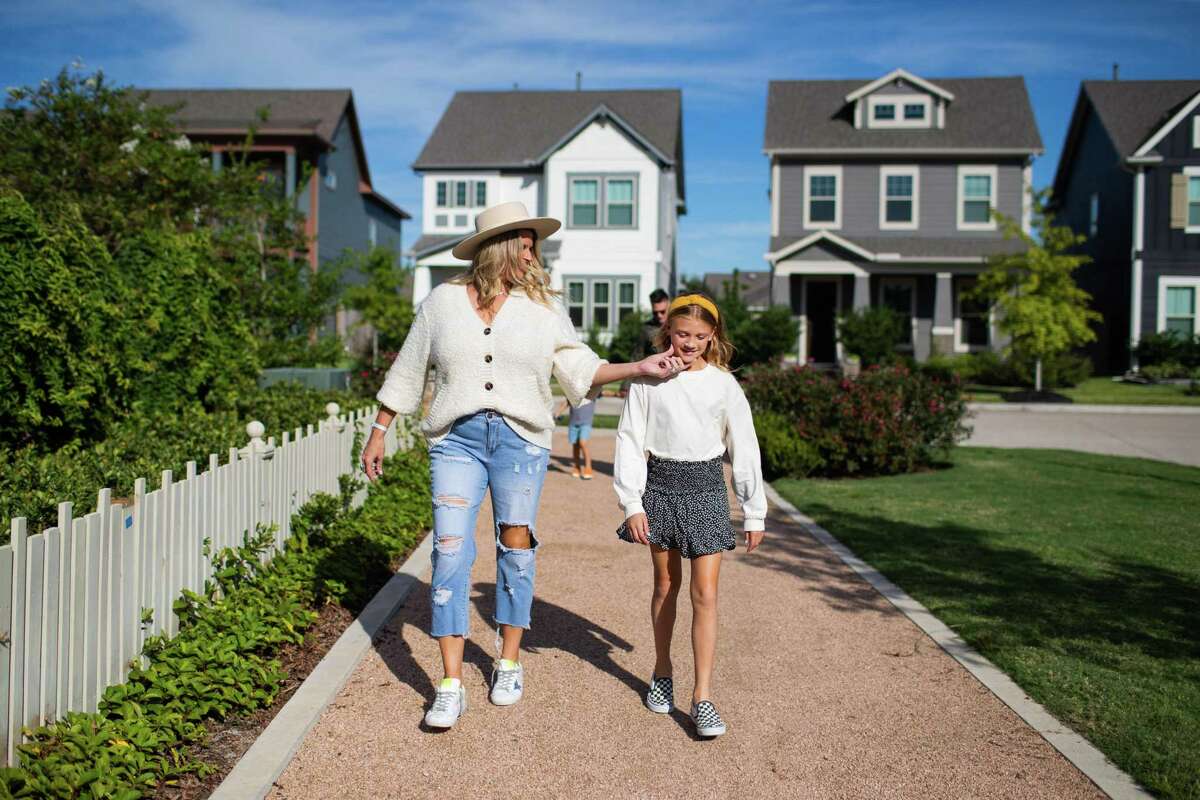 New moms fight for their lives away from newborns, as Houston sees rise in pregnant COVID patients