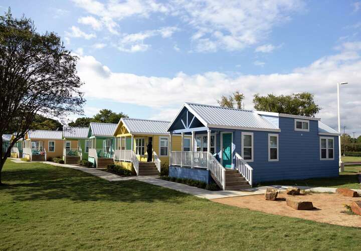 Conroe Margaritaville hiring for 125 summer positions