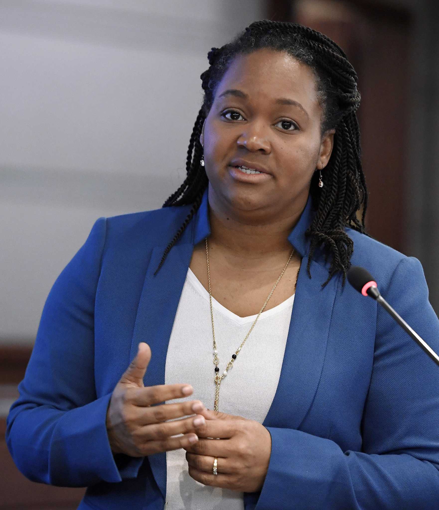 Lamont to announce McCaw resigning, taking job in East Hartford - Vimarsana News