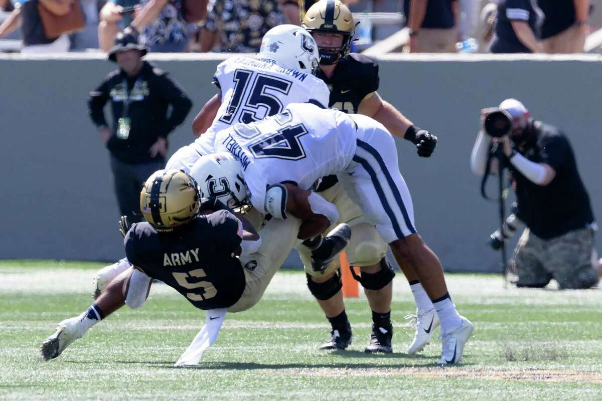 UConn's Jackson Mitchell named among best linebackers in country