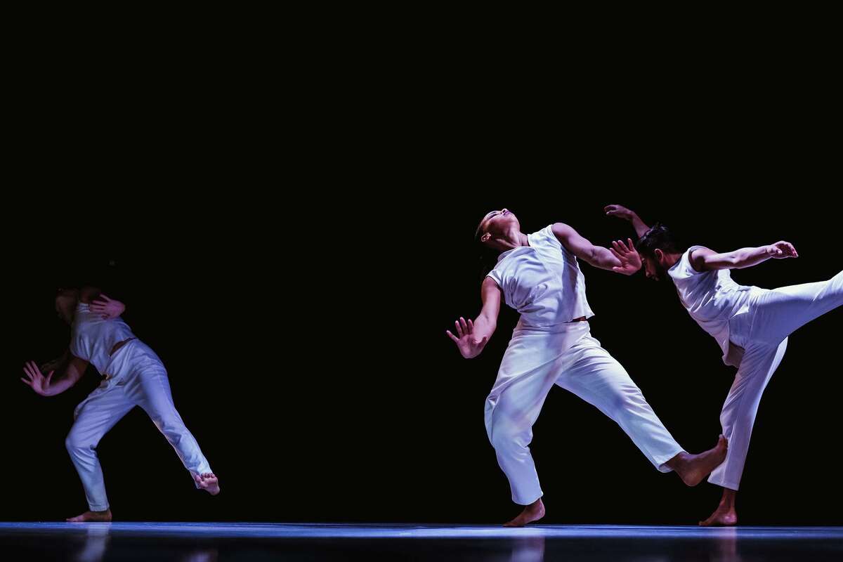 Bender Performing Arts Center 10000 Noches