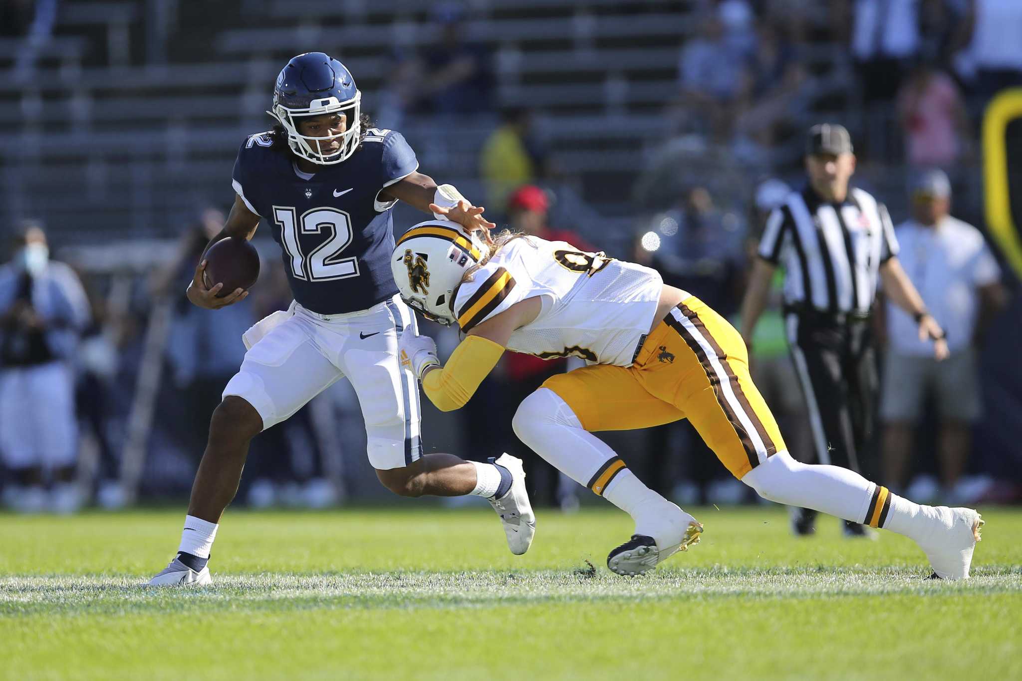 UConn comeback thwarted by Wyoming on 2point conversion