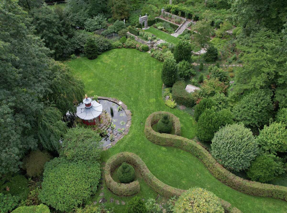 Sleepy Cat Farm A gardener’s garden blooms in Backcountry Greenwich