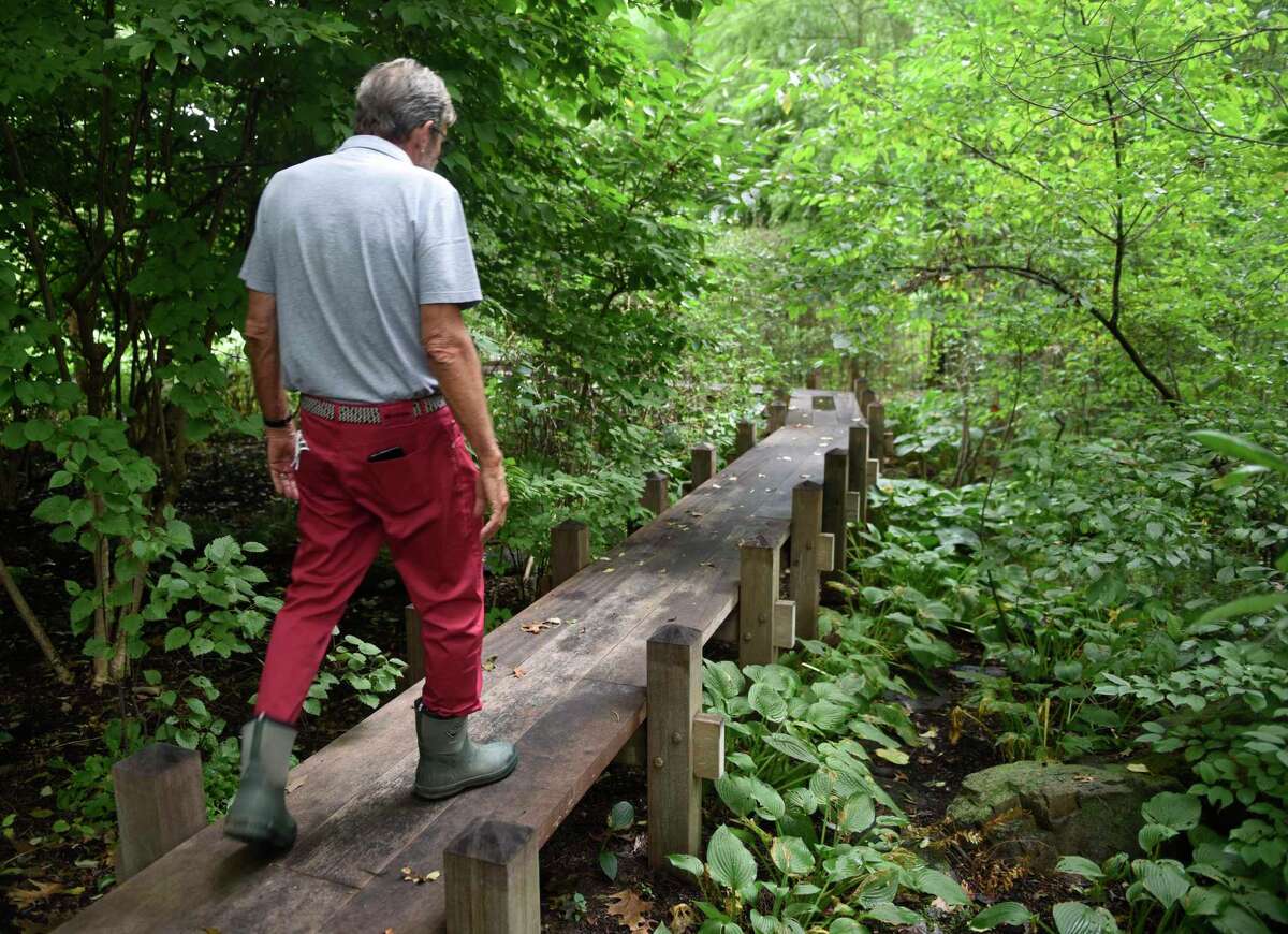 Owner of Greenwich’s Sleepy Cat Farm showcases estate’s garden in talk