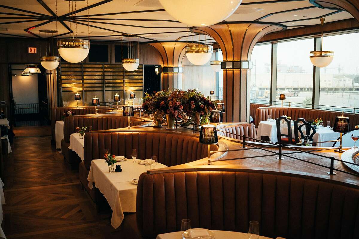 Miller & Lux, celebrity chef Tyler Florence’s new steak house near Chase Center in San Francisco, is decked out in comfy, caramel-colored booths.