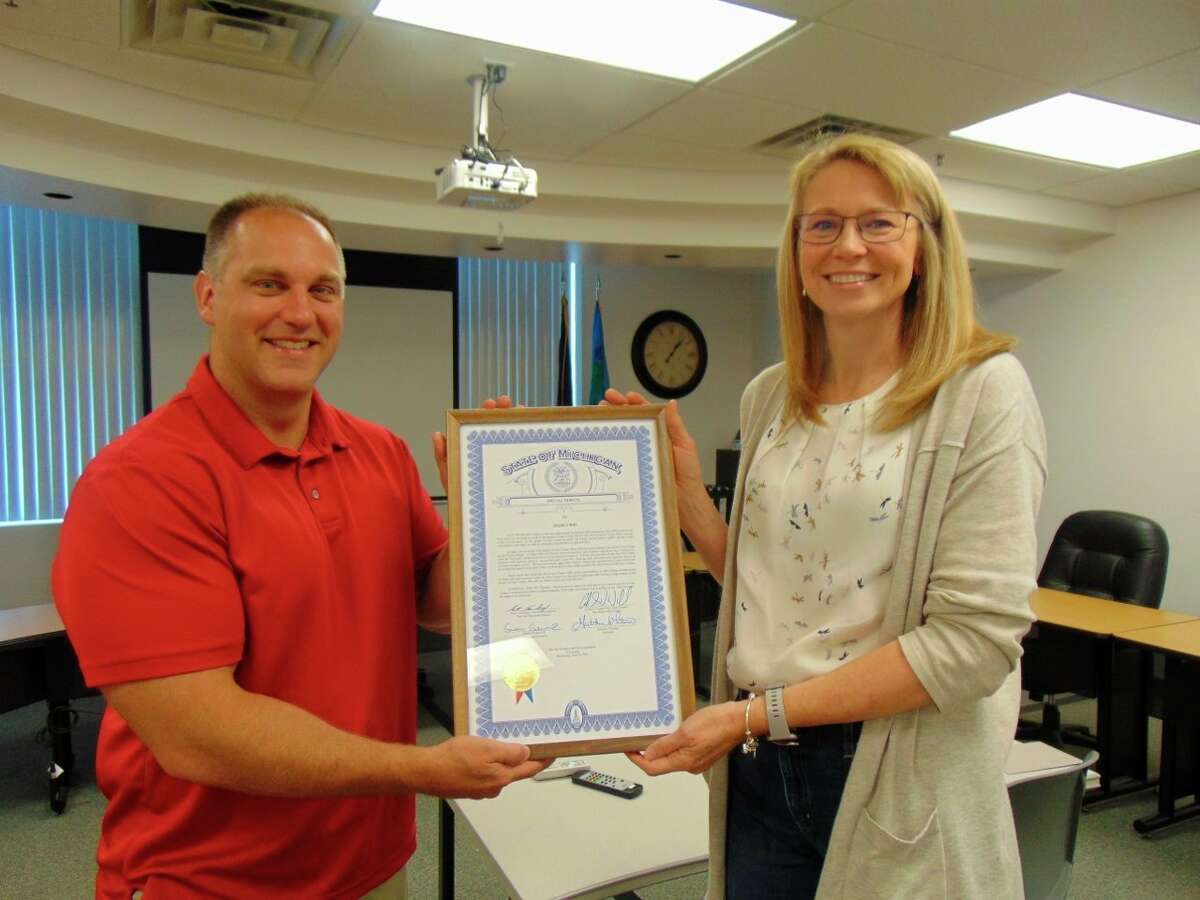Scott VanSingel, R-Grant, presents Shari Gibbs a certificate of recognition from the state for her years of service to the Lake County Clerk/Register of Deeds Office as chief deputy clerk. (Star photo/Shanna Avery)