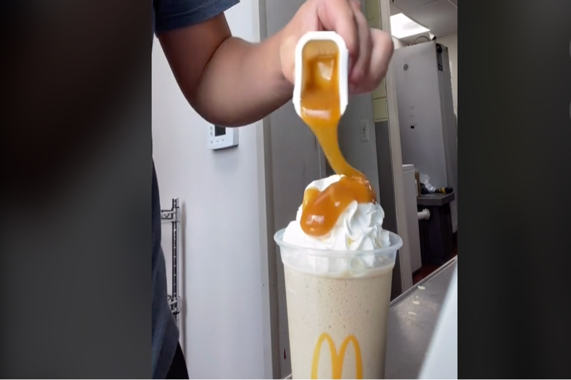 Server Fired for Allegedly Pouring Sweet and Sour Sauce Over Customer's Dessert, Says They Gave Him 'Attitude' - Vimarsana News