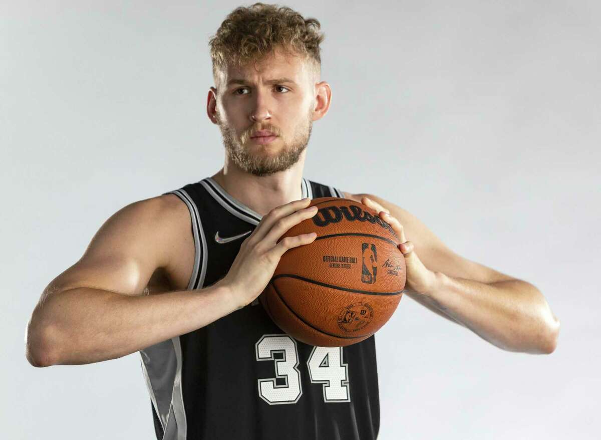 OFFICIAL: Spurs sign Jock Landale. - San Antonio Spurs