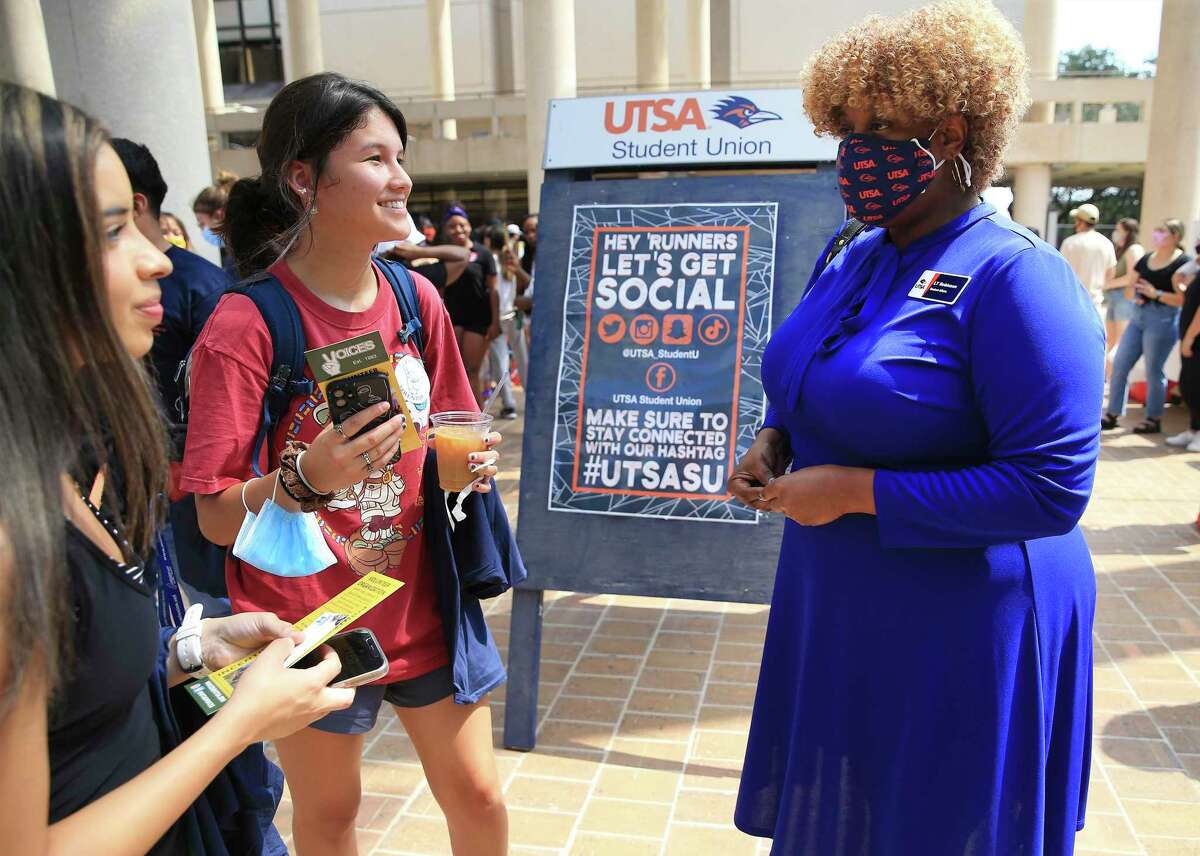 LaTonya Robinson talks with some of the students at UTSA. “When our students want to engage our university leadership, more often than not they turn to L.T. as the first place they go,” UTSA President Taylor Eighmy says. “She has one of the most complex jobs on campus … but one of the least understood.”
