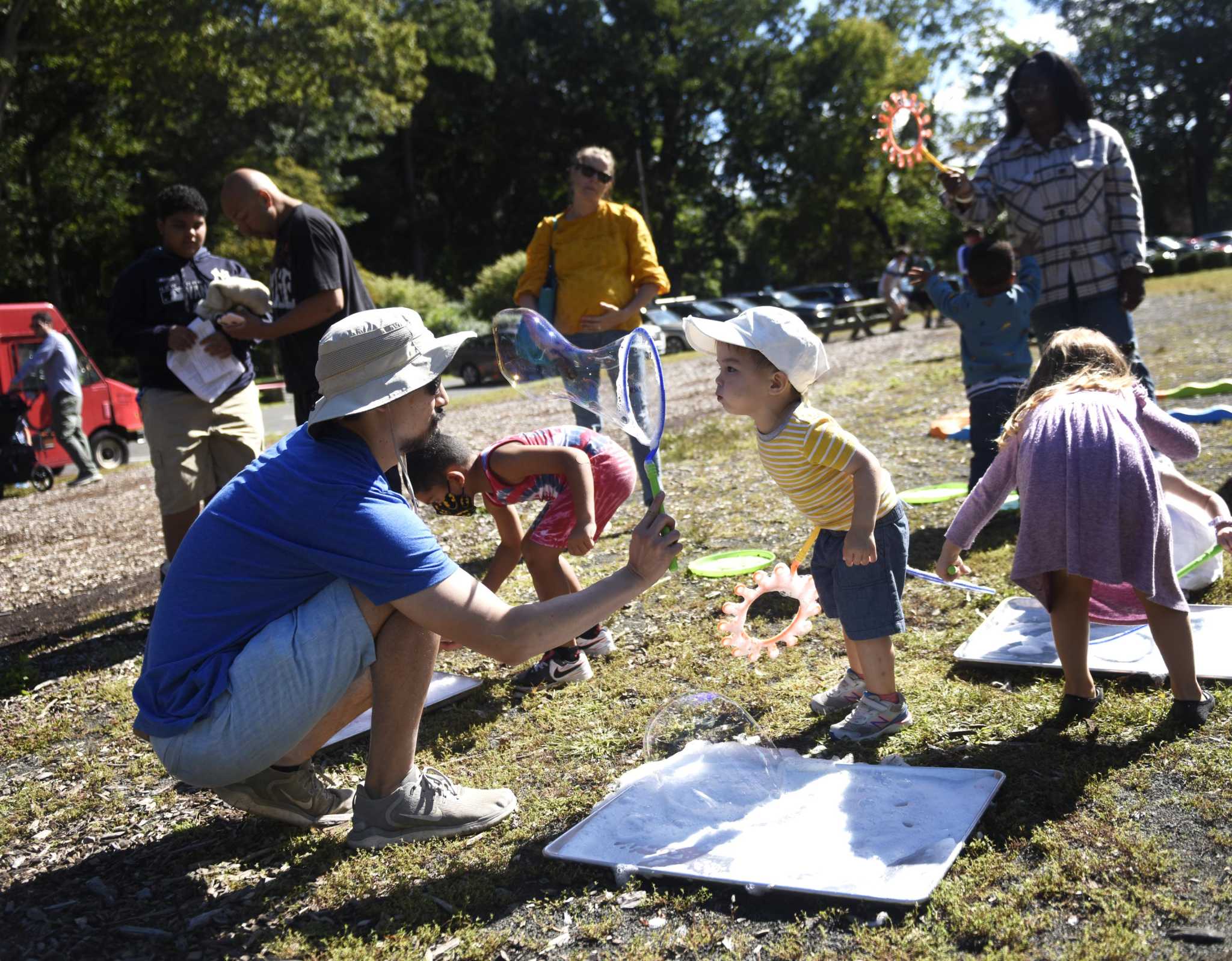 Sunny skies, mild temps expected in Connecticut this weekend - Vimarsana News