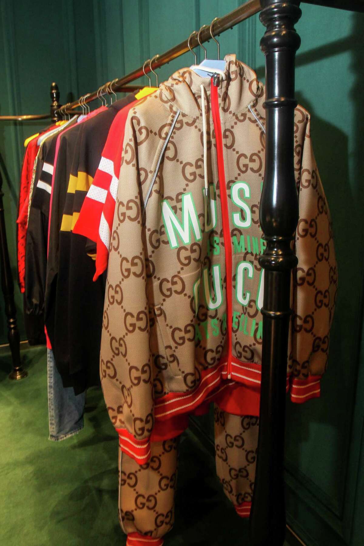 Lav en seng tykkelse Blive opmærksom First look: Inside Gucci's exclusive product drop at Houston Galleria