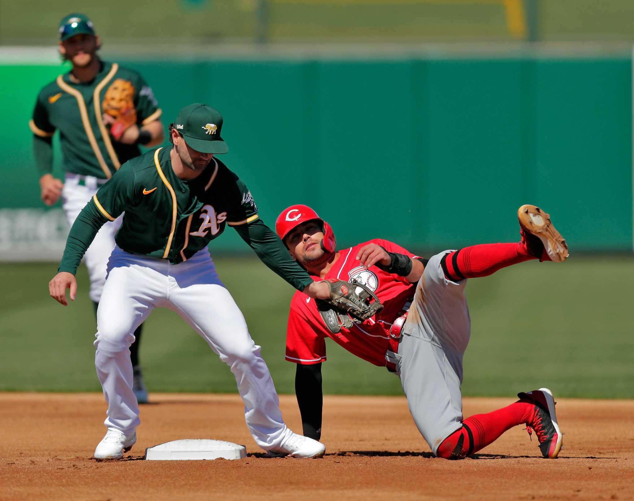 A's select infielder Pete Kozma from Triple-A, place Vimael Machin on IL