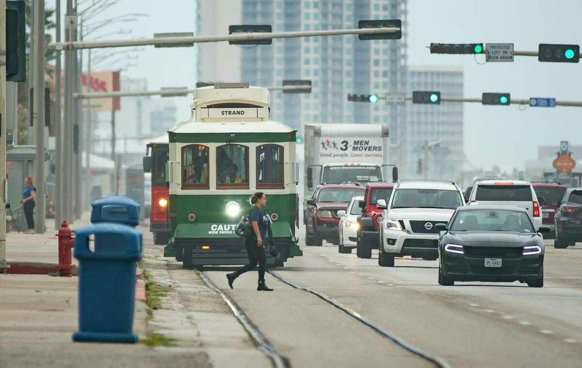 Galveston removes notorious lighted crosswalks along Seawall Boulevard ...