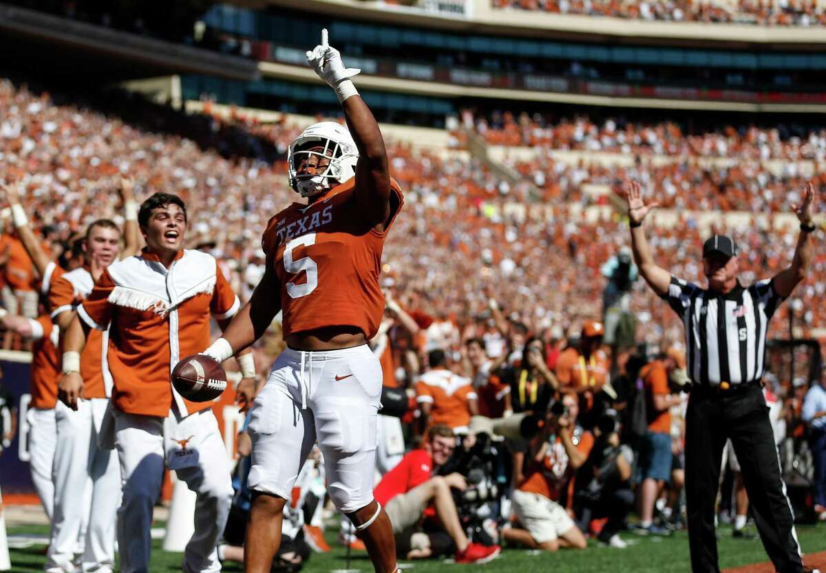 AUSTIN, TEXAS - SEPTEMBER 25: Bijan Robinson #5 of the Texas Longhorns reacts after a touchdown in the first quarter against the Texas Tech Red Raiders at Darrell K Royal-Texas Memorial Stadium on September 25, 2021 in Austin, Texas. (Photo by Tim Warner/Getty Images) *** BESTPIX ***