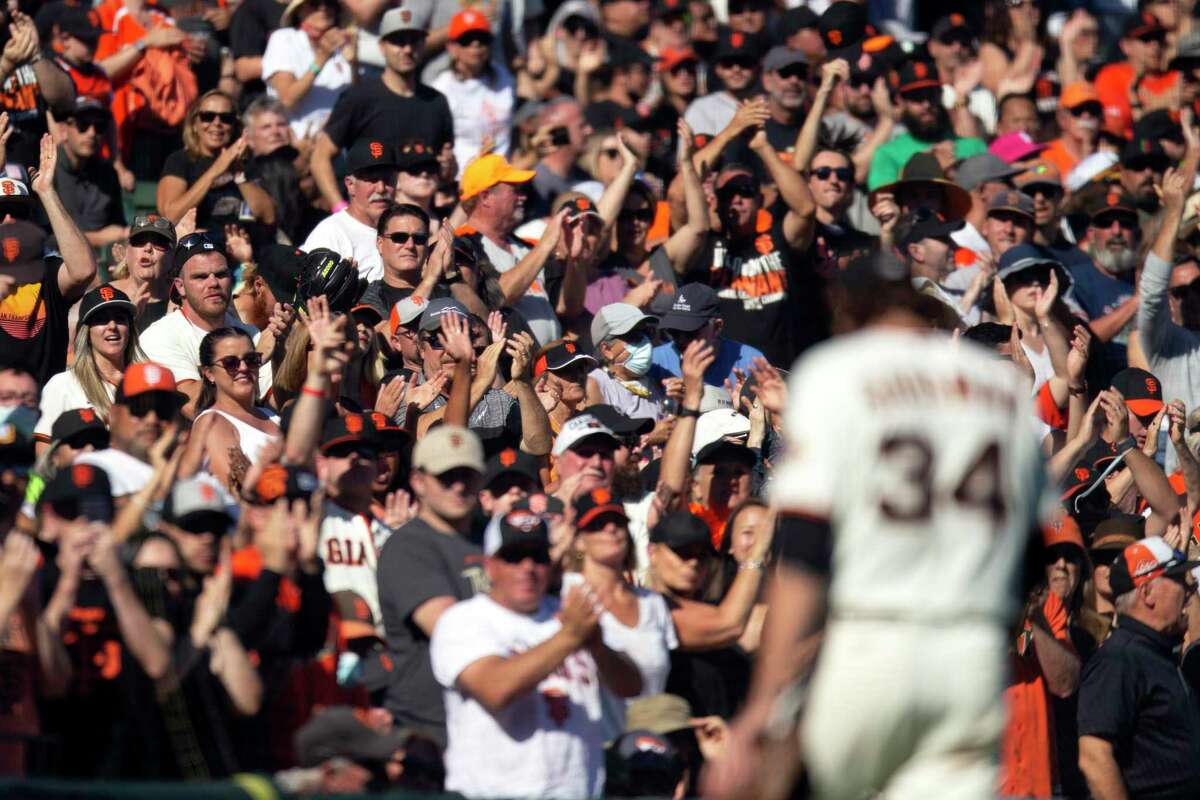 September 14, 2021: San Francisco Giants third baseman Kris Bryant (23)  throws to first base, during a MLB game between the San Diego Padres and  the San Francisco Giants at Oracle Park