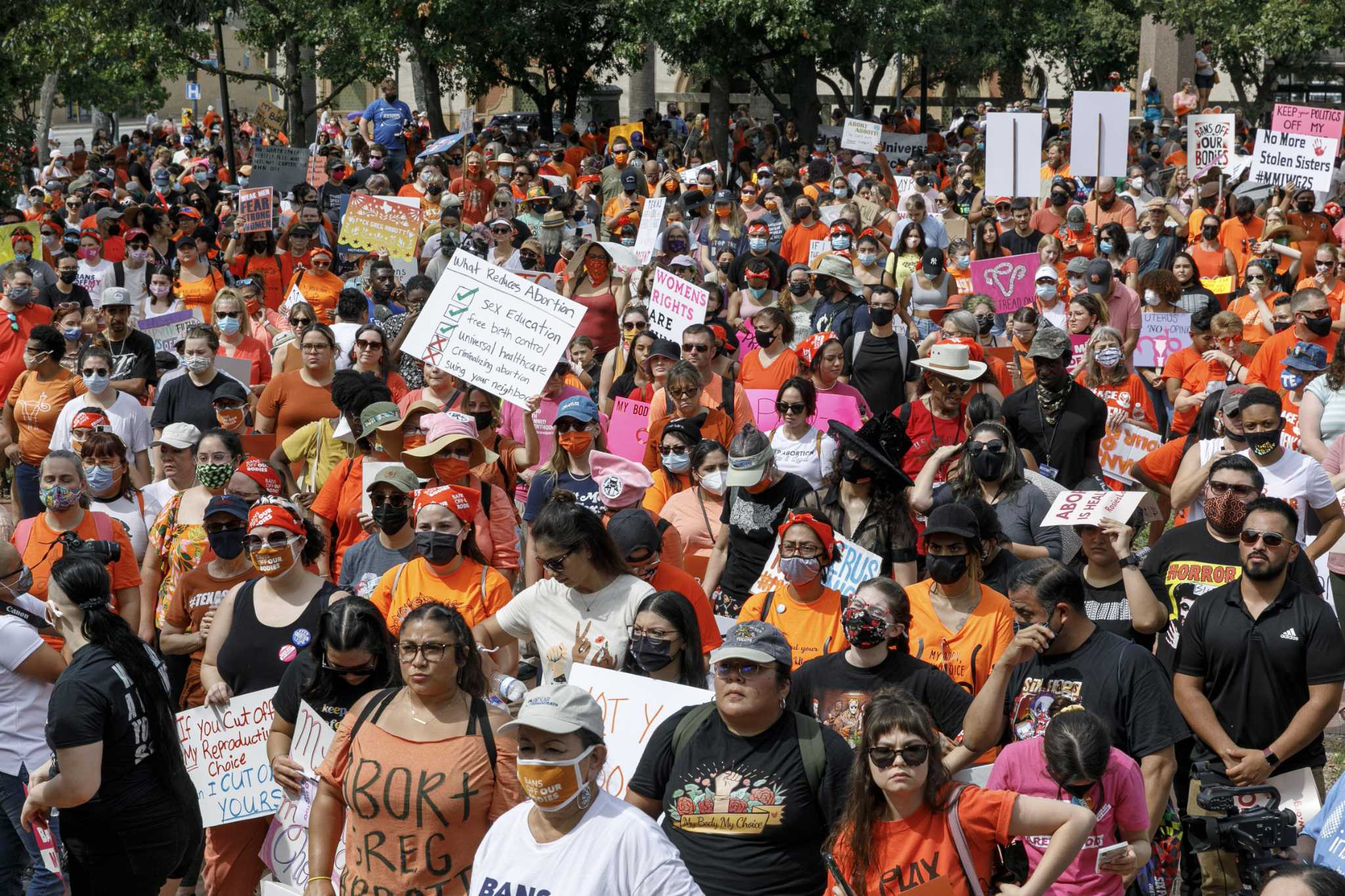'I need to do something': Thousands oppose abortion restrictions at downtown San Antonio rally - Vimarsana News