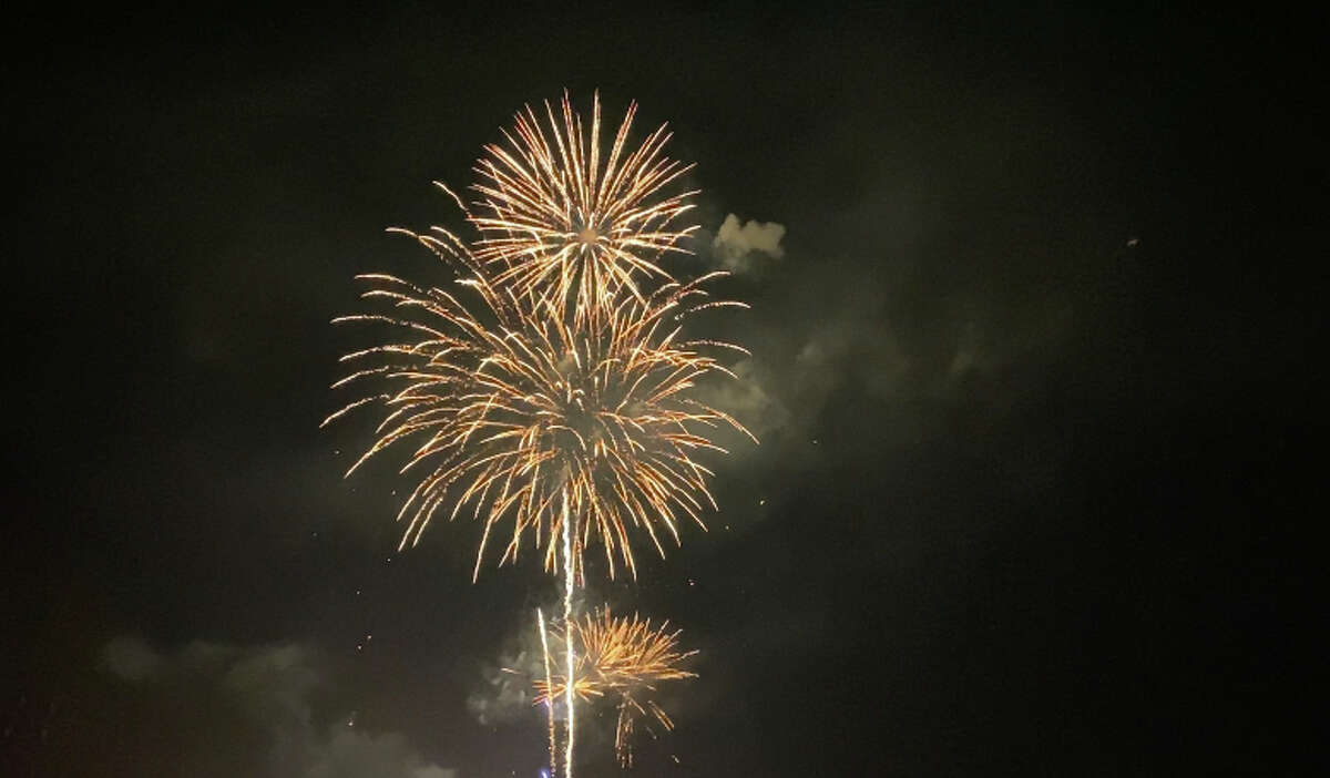 3. During my studies, I got a part-time job at a fireworks company. I trained as a pyrotechnician and got my driver's license in several states, which allowed me to set off fireworks.