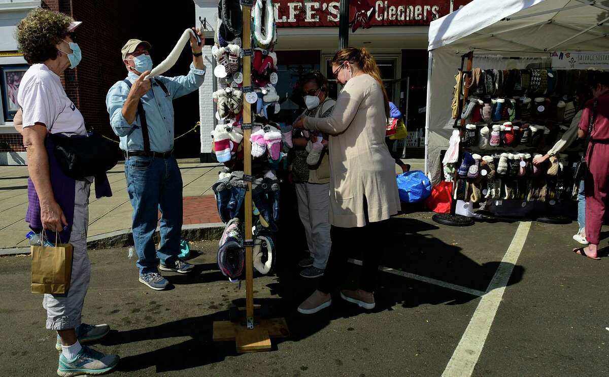 In Photos Arts & Crafts on Bedford draws visitors to Stamford