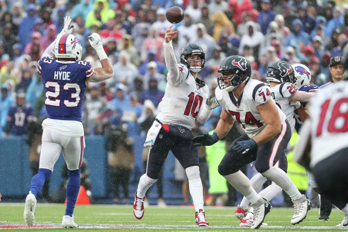 Bills force 5 turnovers, overwhelm Mills and Texans 40-0