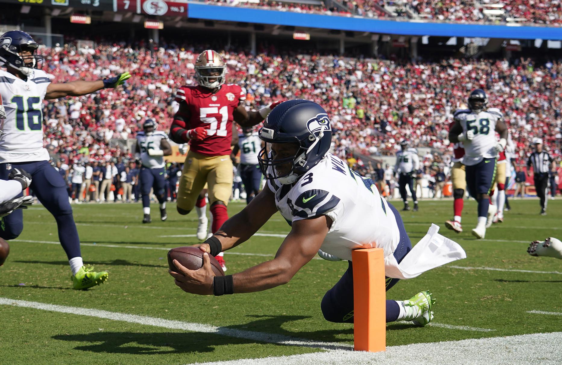 Seahawks' defense continues dominance with 10th sack of game