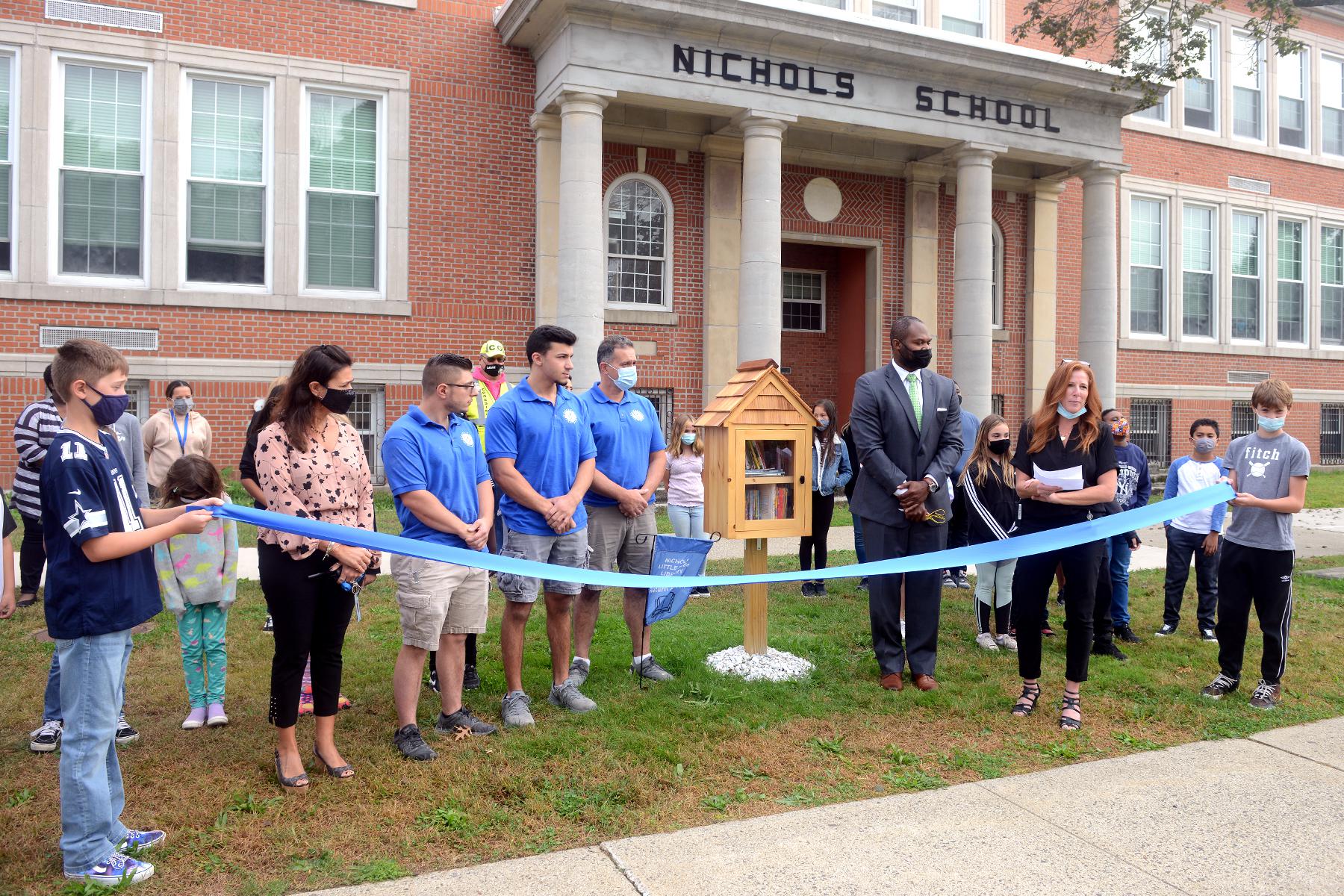 Stratford school dedicates ‘Little Free Library’ for community