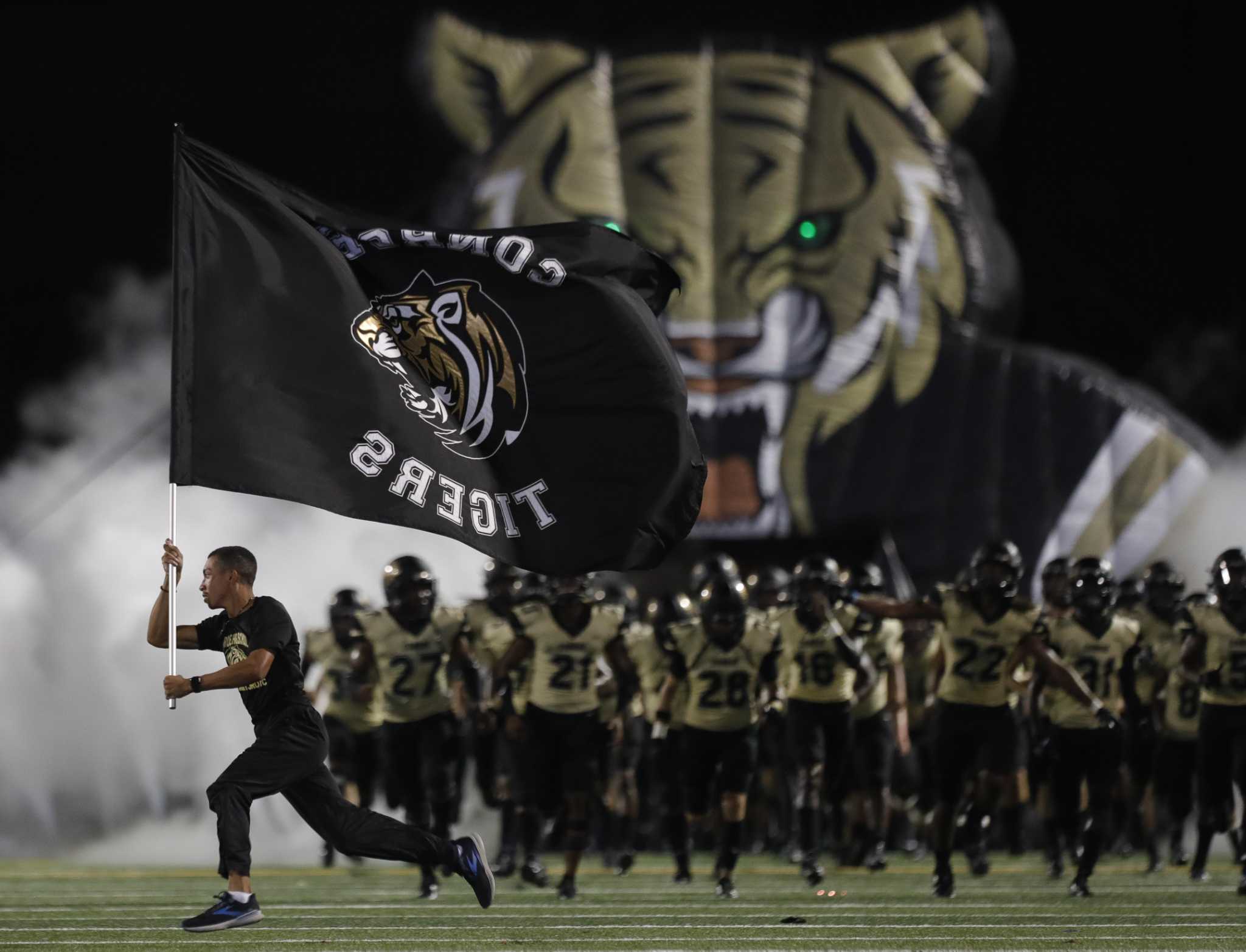 Prep Preview: Bulldogs, Tigers in homecoming battle