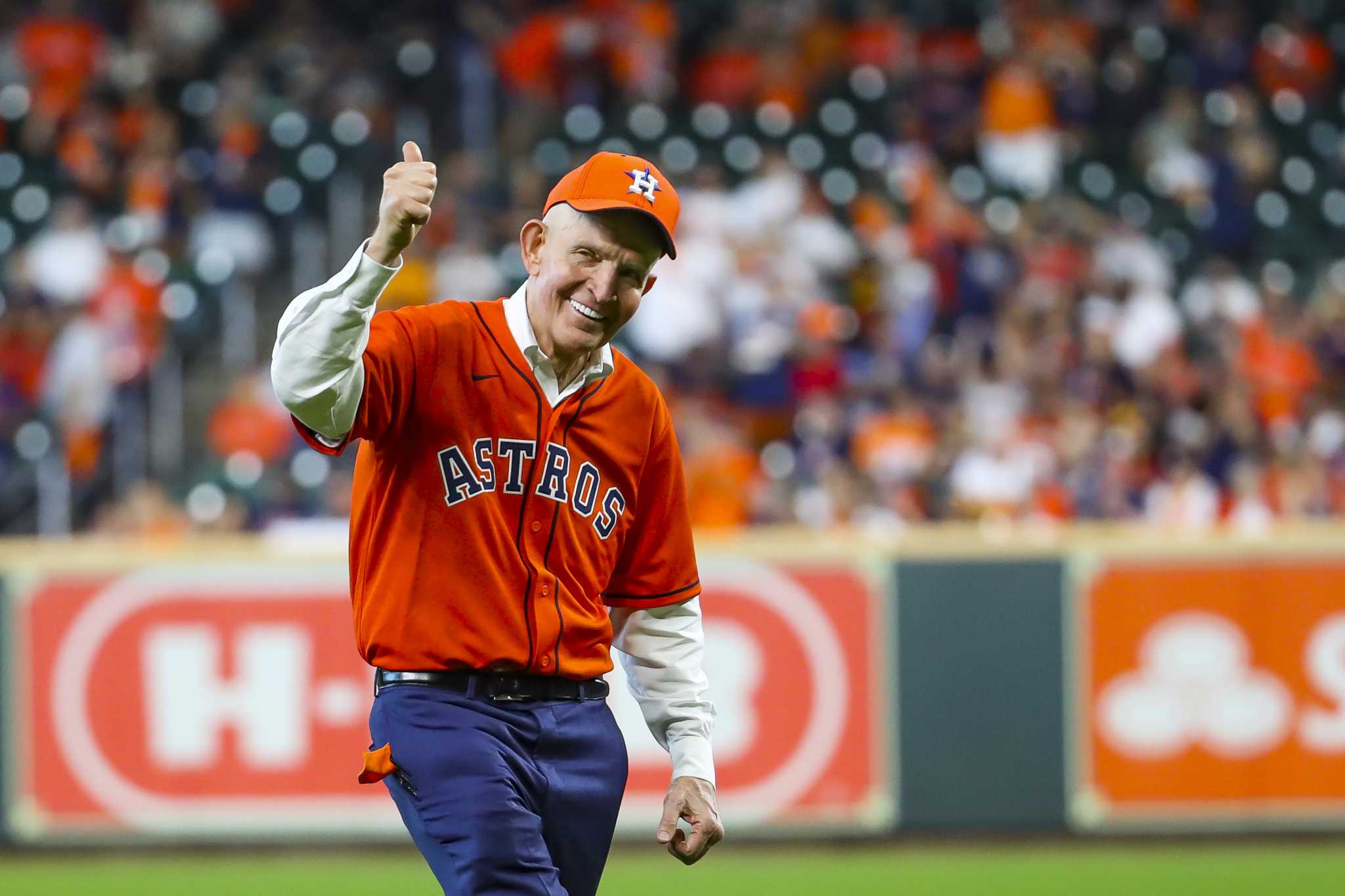 Mattress Mack gives World Series tickets to Astros Rally Nuns