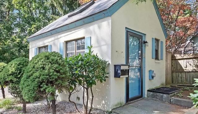 251 Square Feet for $450K: Miniature Massachusetts Home Shocks Web - Vimarsana News