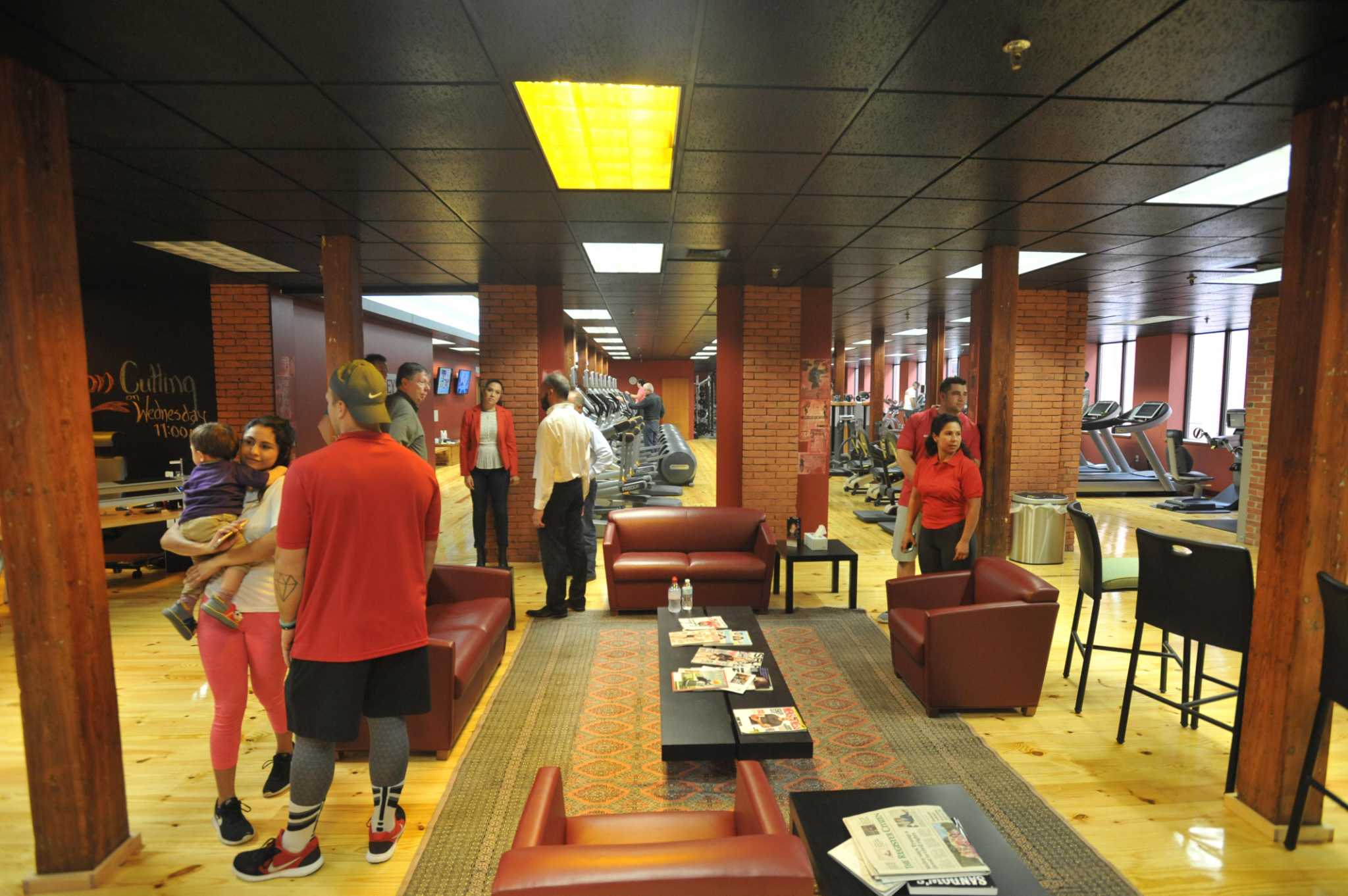 Torrington gym holding weightlifting fundraiser, food drive