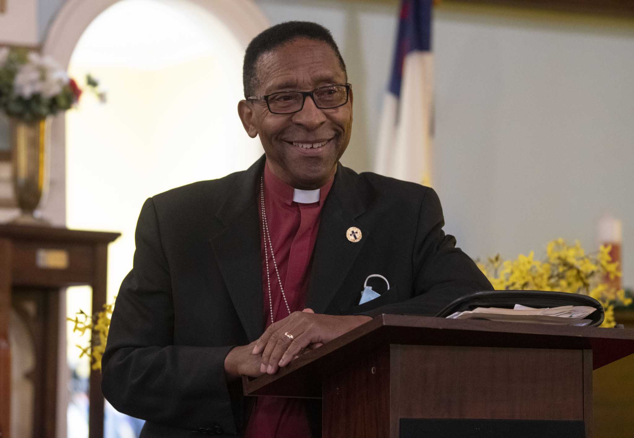 Bishop Norman Macklin bridges Troy police-minority community gap - Vimarsana News