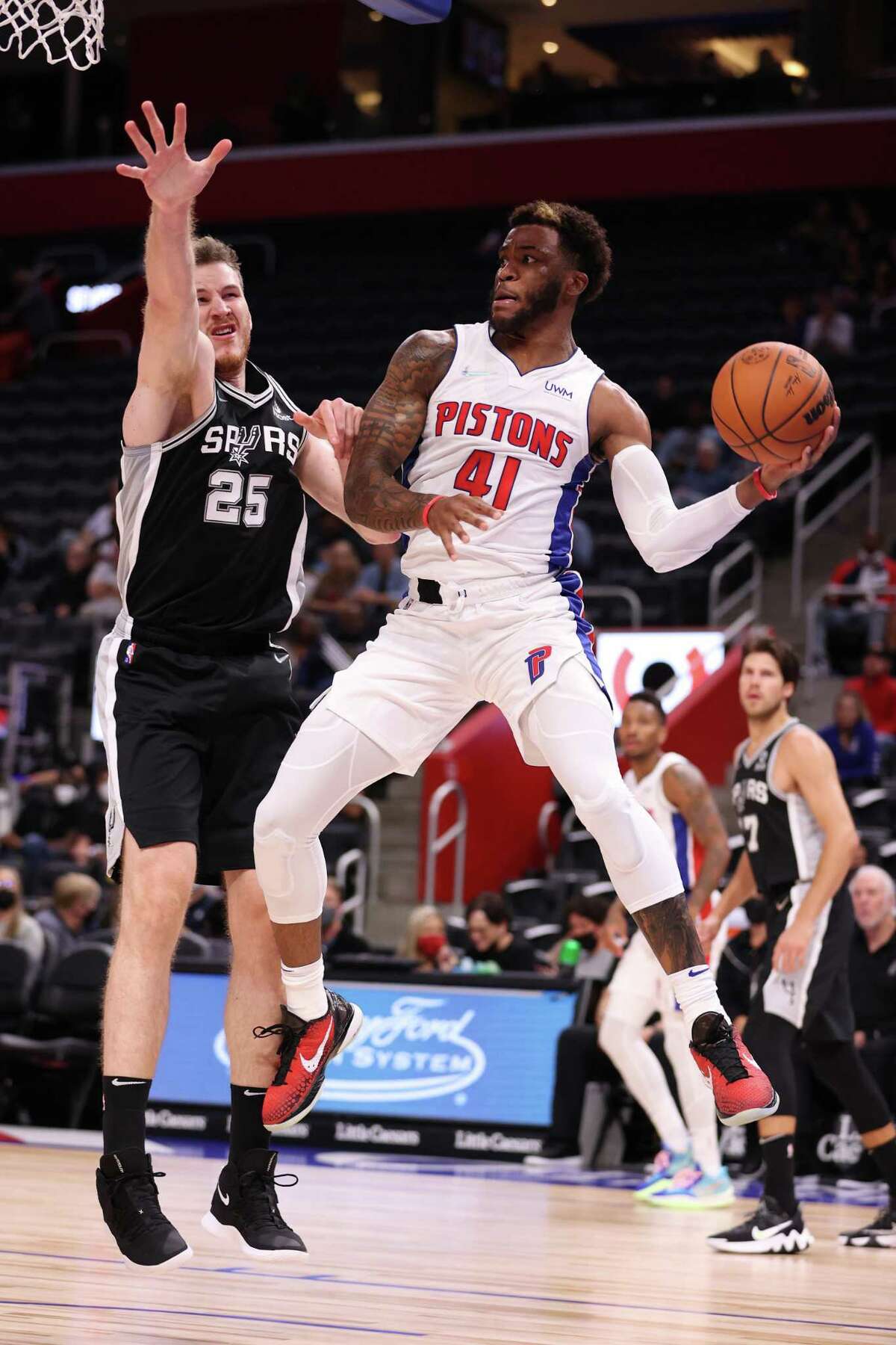DETROIT, MICHIGAN - OCTOBER 06: Saddiq Bey #41 of the Detroit Pistons passes away from Jakob Poeltl #25 of the San Antonio Spurs during a preseason game at Little Caesars Arena on October 06, 2021 in Detroit, Michigan. NOTE TO USER: User expressly acknowledges and agrees that, by downloading and or using this photograph, User is consenting to the terms and conditions of the Getty Images License Agreement. (Photo by Gregory Shamus/Getty Images)