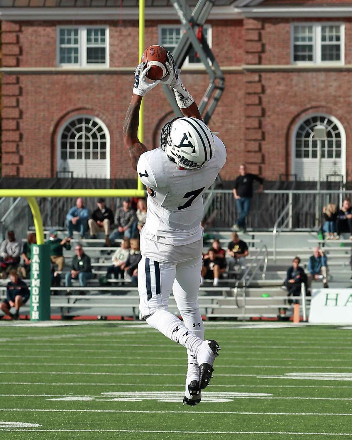 Yale Univerity senior wide receiver Melvin Rouse makes a catch against Dartmouth.
