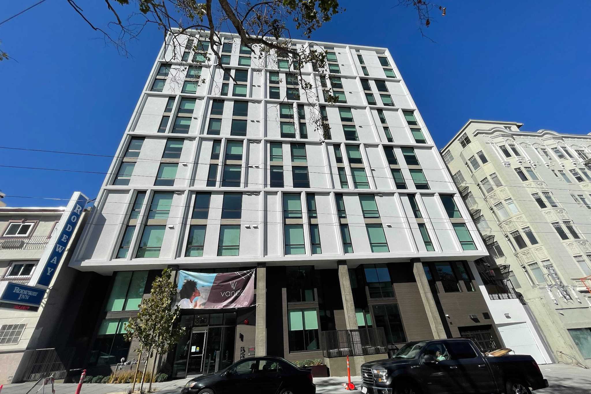SF apartment building having Fleet Week party to rent units
